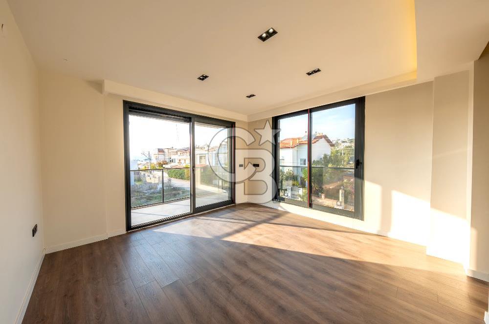 SEFERİHİSAR SIĞACIK SATILIK DENİZ MANZARALI 4+1 VİLLA