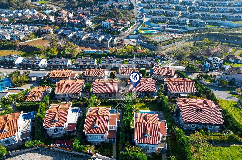 SARIYER USKUMRUKÖY’DE BELKIS KONAKLARI’NDA  3+1  BAHÇELİ ÇATI DUBLEKSİ