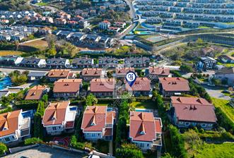 SARIYER USKUMRUKÖY’DE BELKIS KONAKLARI’NDA  3+1  BAHÇELİ ÇATI DUBLEKSİ - 1 - 315910