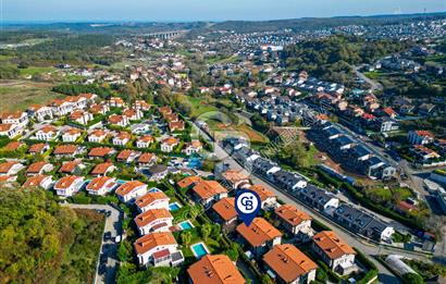 SARIYER USKUMRUKÖY’DE BELKIS KONAKLARI’NDA  3+1  BAHÇELİ ÇATI DUBLEKSİ