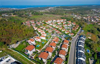 SARIYER USKUMRUKÖY’DE BELKIS KONAKLARI’NDA  3+1  BAHÇELİ ÇATI DUBLEKSİ