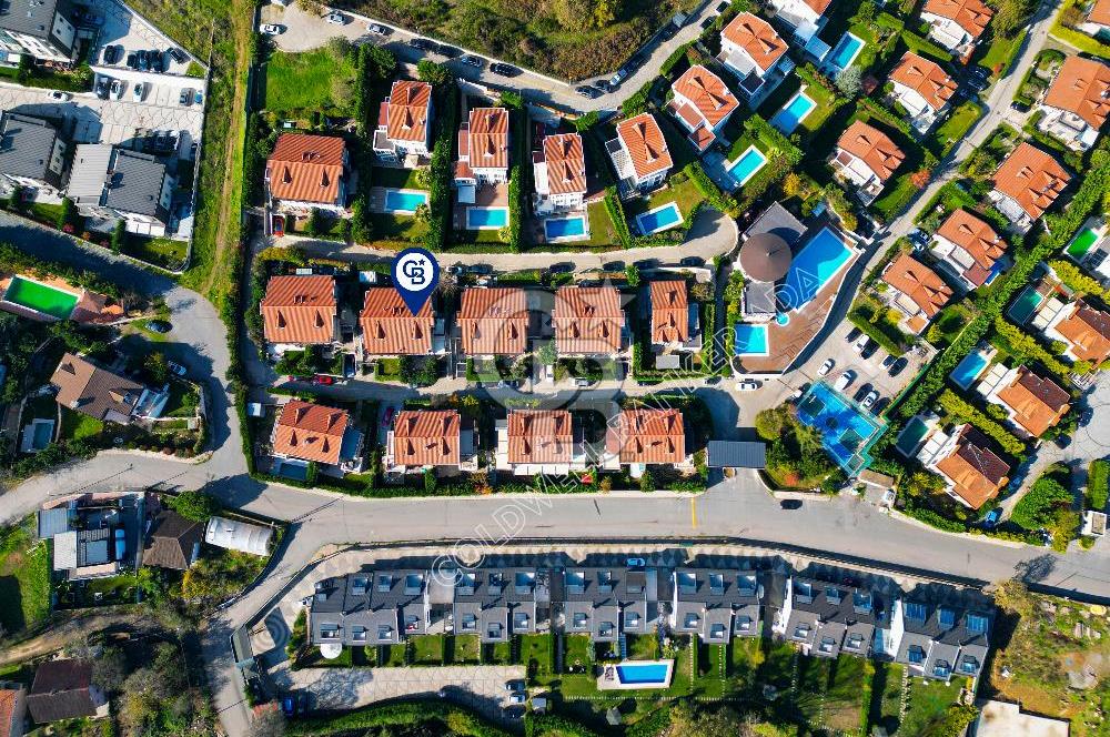 SARIYER USKUMRUKÖY’DE BELKIS KONAKLARI’NDA  3+1  BAHÇELİ ÇATI DUBLEKSİ