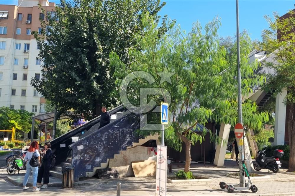 İzmir Bölge Metro, Yaşar ve Ege Ün. Karşısında Satılık 2+1 Daire