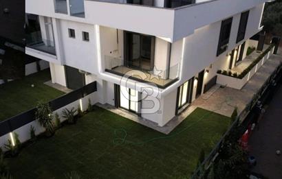MENDERES COLDWELL BANKER POYRAZ'DAN GENİŞ BAHÇELİ MODERN VİLLA..