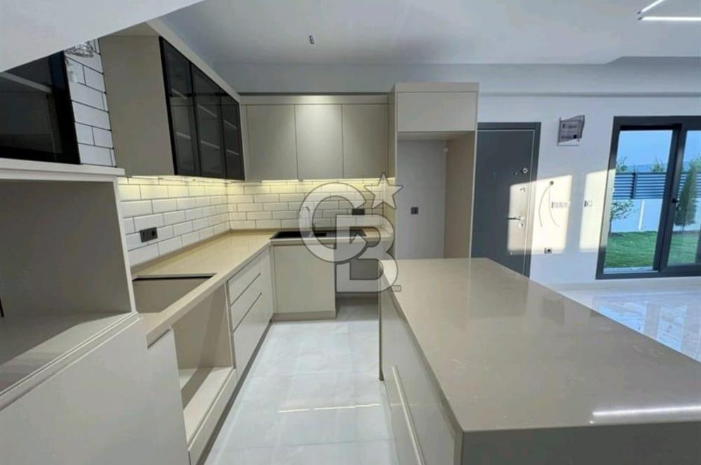 MENDERES COLDWELL BANKER POYRAZ'DAN GENİŞ BAHÇELİ MODERN VİLLA..