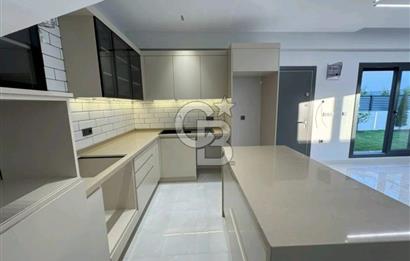 MENDERES COLDWELL BANKER POYRAZ'DAN GENİŞ BAHÇELİ MODERN VİLLA..
