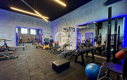 SARIYER USKUMRUKÖY’DE BELKIS KONAKLARI’NDA  3+1  BAHÇELİ ÇATI DUBLEKSİ