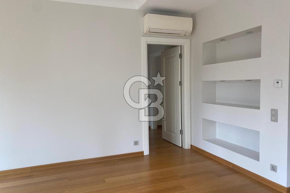Erenköy Divan Sokağında Caddeye 5. Bina Kiralık Daire