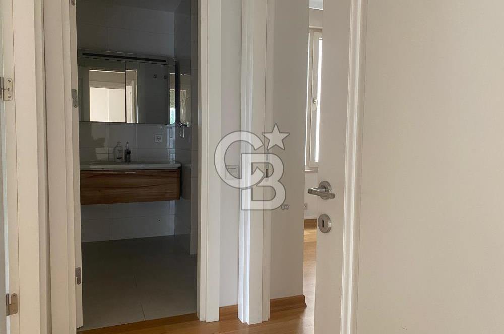 Erenköy Divan Sokağında Caddeye 5. Bina Kiralık Daire