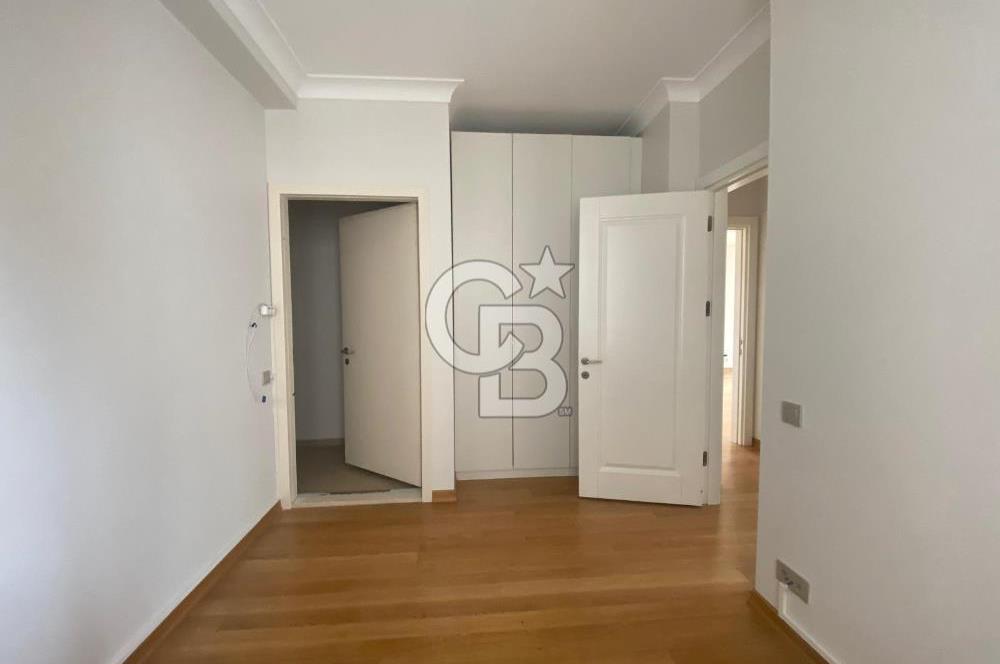 Erenköy Divan Sokağında Caddeye 5. Bina Kiralık Daire