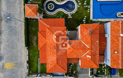 KARAOVA’DA STORIA AKDENİZ EVLERİNDE KÖŞE KONUMLU BÜYÜK BAHÇELİ VİLLA