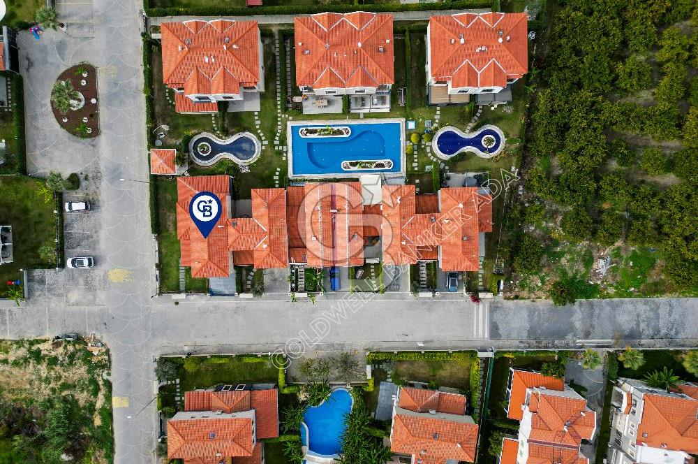 KARAOVA’DA STORIA AKDENİZ EVLERİNDE KÖŞE KONUMLU BÜYÜK BAHÇELİ VİLLA