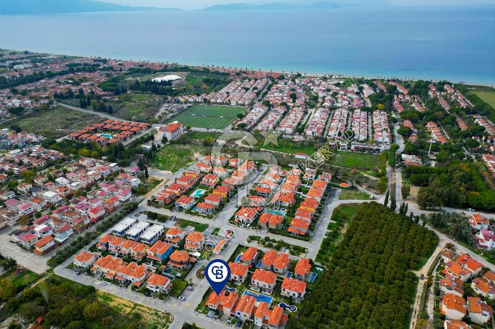 KARAOVA’DA STORIA AKDENİZ EVLERİNDE KÖŞE KONUMLU BÜYÜK BAHÇELİ VİLLA