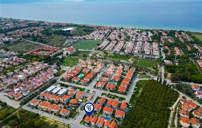 KARAOVA’DA STORIA AKDENİZ EVLERİNDE KÖŞE KONUMLU BÜYÜK BAHÇELİ VİLLA