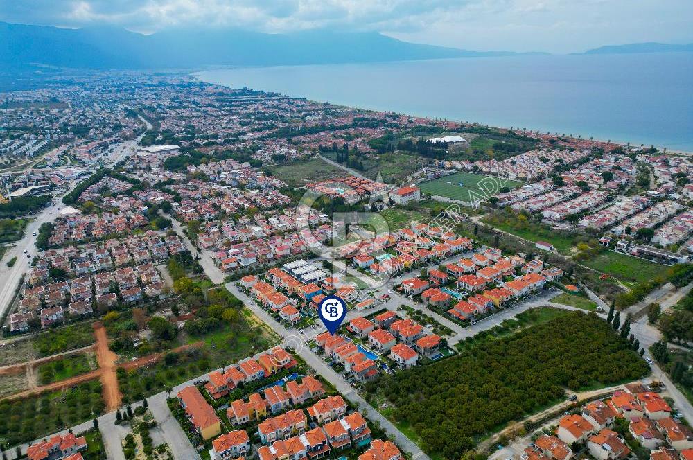 KARAOVA’DA STORIA AKDENİZ EVLERİNDE KÖŞE KONUMLU BÜYÜK BAHÇELİ VİLLA