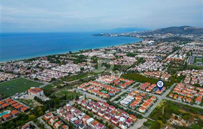 KARAOVA’DA STORIA AKDENİZ EVLERİNDE KÖŞE KONUMLU BÜYÜK BAHÇELİ VİLLA