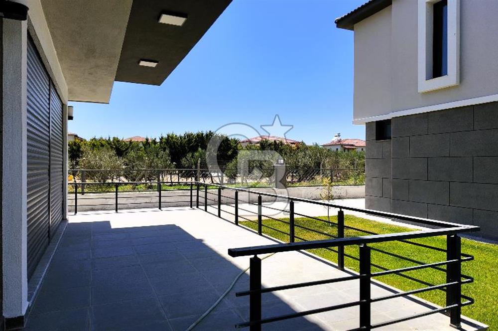 ÇANDARLI'DA SİTE İÇİNDE 3+1 120m2 SATILIK DUBLEKS VİLLA