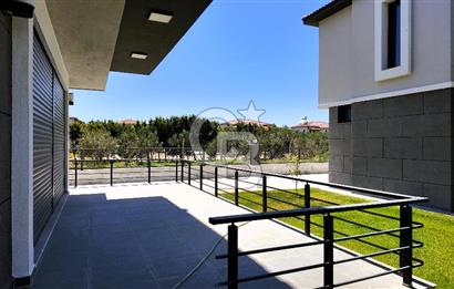 ÇANDARLI'DA SİTE İÇİNDE 3+1 120m2 SATILIK DUBLEKS VİLLA