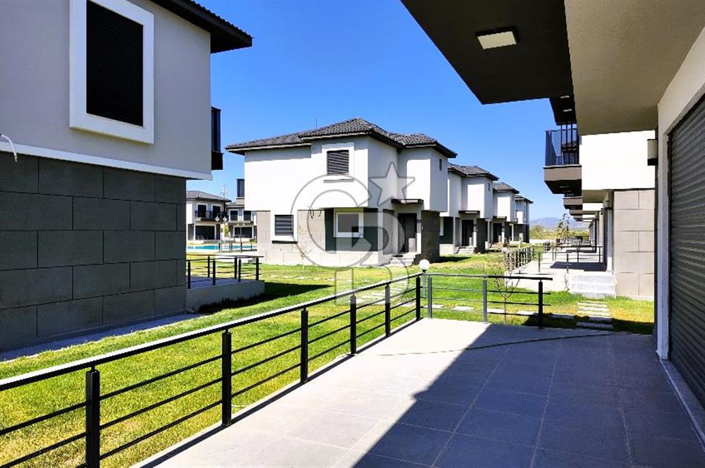 ÇANDARLI'DA SİTE İÇİNDE 3+1 120m2 SATILIK DUBLEKS VİLLA