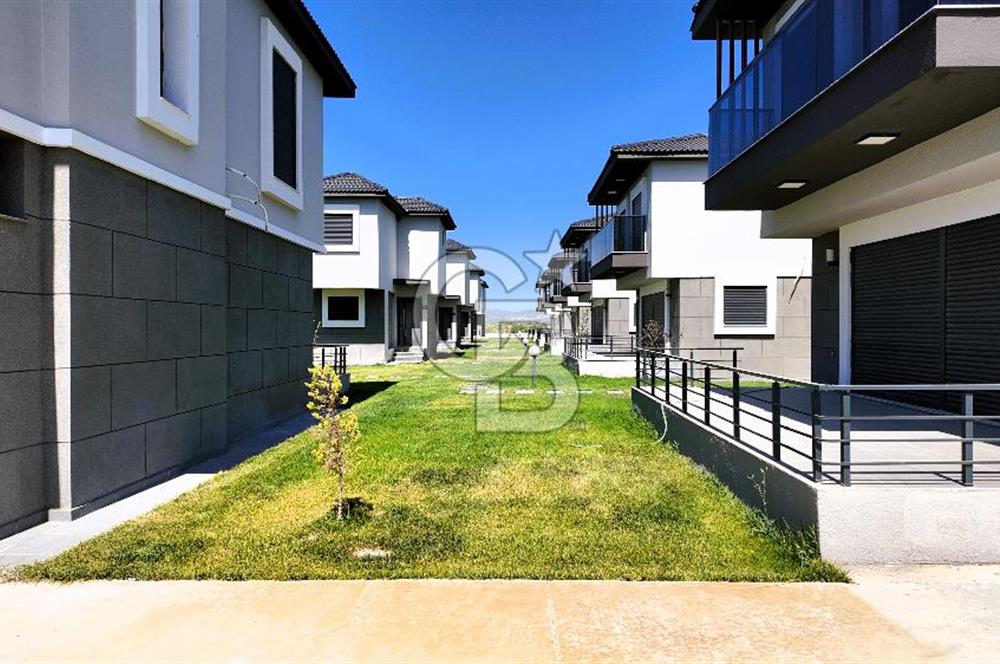 ÇANDARLI'DA SİTE İÇİNDE 3+1 120m2 SATILIK DUBLEKS VİLLA