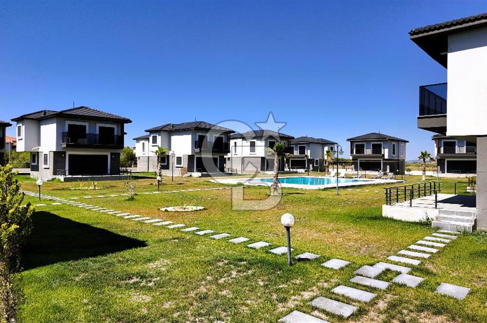 ÇANDARLI'DA SİTE İÇİNDE 3+1 120m2 SATILIK DUBLEKS VİLLA