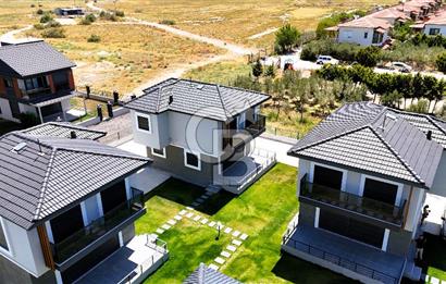ÇANDARLI'DA SİTE İÇİNDE 3+1 120m2 SATILIK DUBLEKS VİLLA
