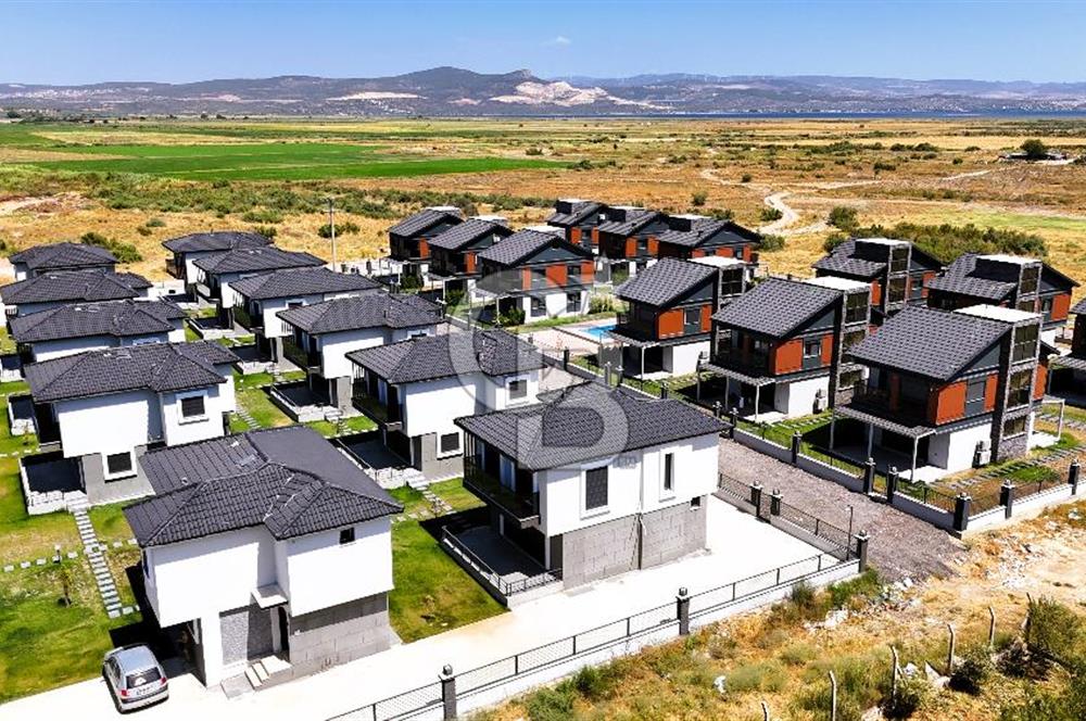 ÇANDARLI'DA SİTE İÇİNDE 3+1 120m2 SATILIK DUBLEKS VİLLA