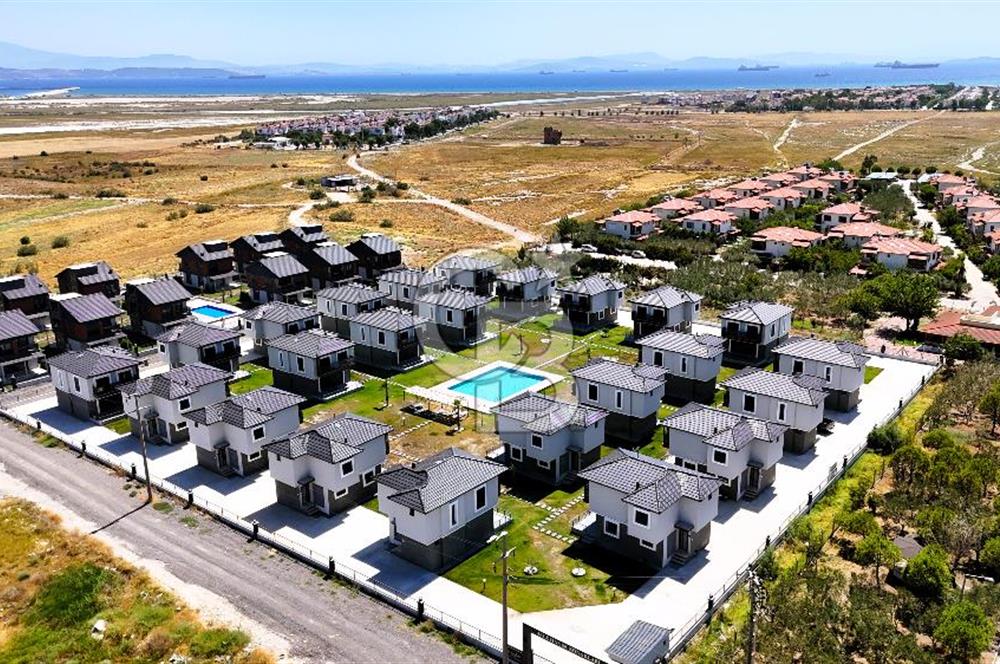 ÇANDARLI'DA SİTE İÇİNDE 3+1 120m2 SATILIK DUBLEKS VİLLA