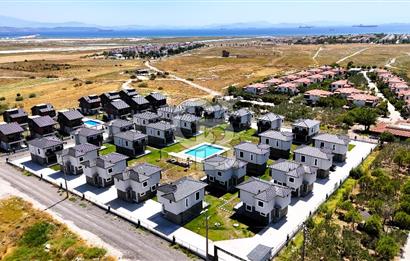 ÇANDARLI'DA SİTE İÇİNDE 3+1 120m2 SATILIK DUBLEKS VİLLA
