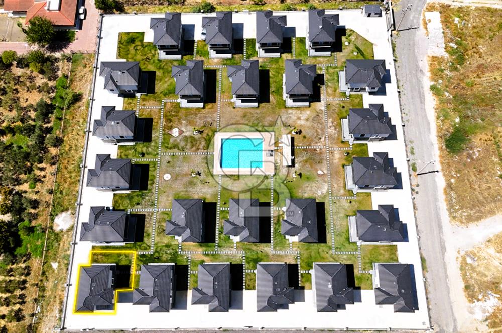 ÇANDARLI'DA SİTE İÇİNDE 3+1 120m2 SATILIK DUBLEKS VİLLA