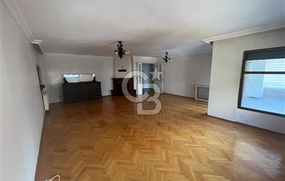 Bostanlı Merkezi Konumda Kiralık 4+1 Geniş Daire