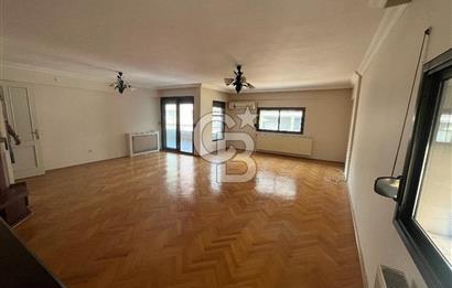 Bostanlı Merkezi Konumda Kiralık 4+1 Geniş Daire