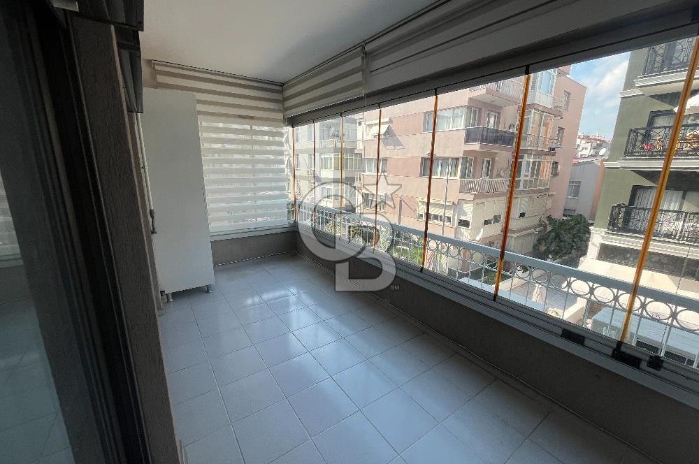 Bostanlı Merkezi Konumda Kiralık 4+1 Geniş Daire