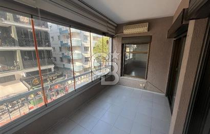 Bostanlı Merkezi Konumda Kiralık 4+1 Geniş Daire