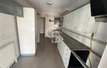 Bostanlı Merkezi Konumda Kiralık 4+1 Geniş Daire