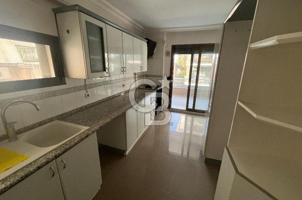 Bostanlı Merkezi Konumda Kiralık 4+1 Geniş Daire