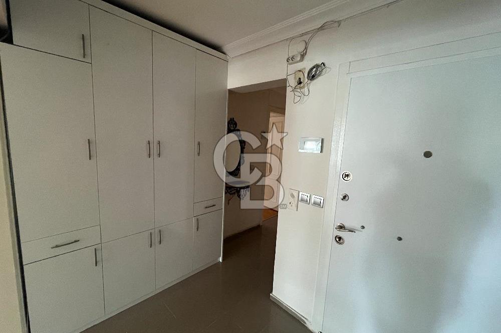 Bostanlı Merkezi Konumda Kiralık 4+1 Geniş Daire