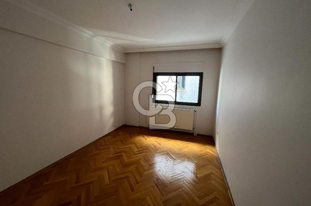 Bostanlı Merkezi Konumda Kiralık 4+1 Geniş Daire