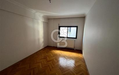 Bostanlı Merkezi Konumda Kiralık 4+1 Geniş Daire