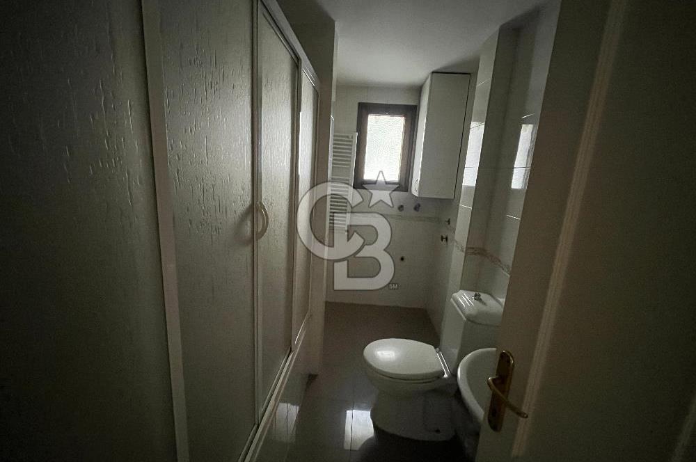 Bostanlı Merkezi Konumda Kiralık 4+1 Geniş Daire