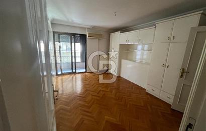 Bostanlı Merkezi Konumda Kiralık 4+1 Geniş Daire