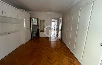 Bostanlı Merkezi Konumda Kiralık 4+1 Geniş Daire