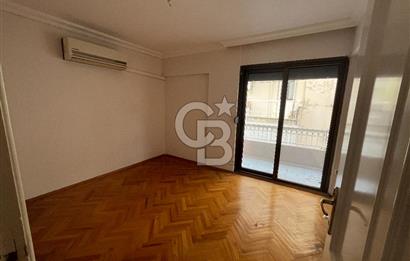 Bostanlı Merkezi Konumda Kiralık 4+1 Geniş Daire