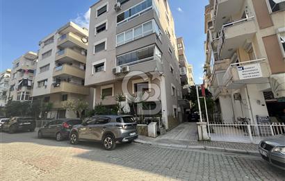 Bostanlı Merkezi Konumda Kiralık 4+1 Geniş Daire