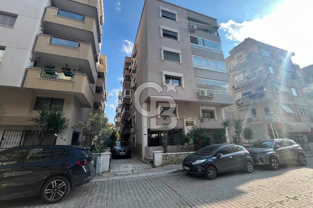 Bostanlı Merkezi Konumda Kiralık 4+1 Geniş Daire