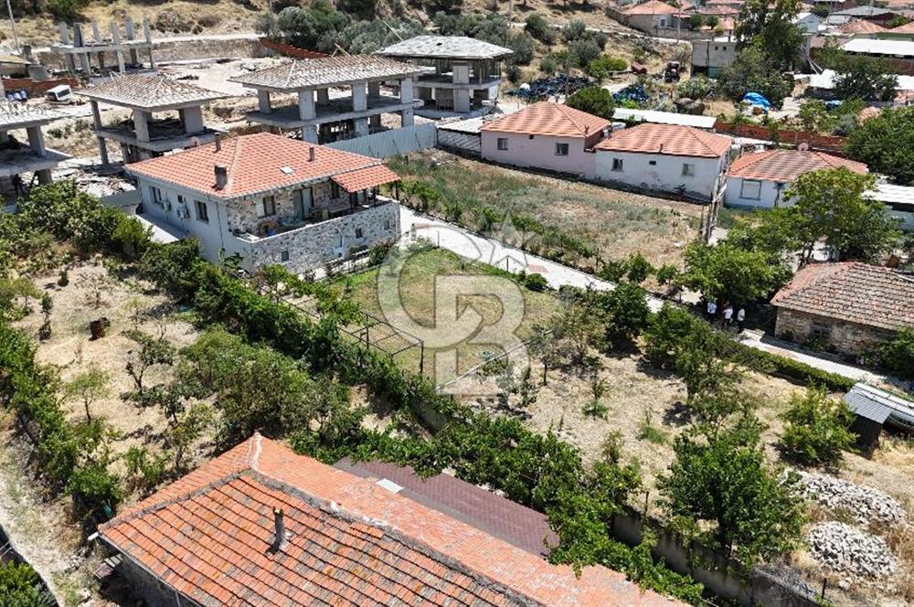 Satılık Taş Ev ve Arsa İzmir Foça Gerenköy'de Yola Sıfır Konum