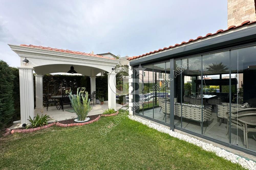 KARAOVA’DA STORIA AKDENİZ EVLERİNDE KÖŞE KONUMLU BÜYÜK BAHÇELİ VİLLA