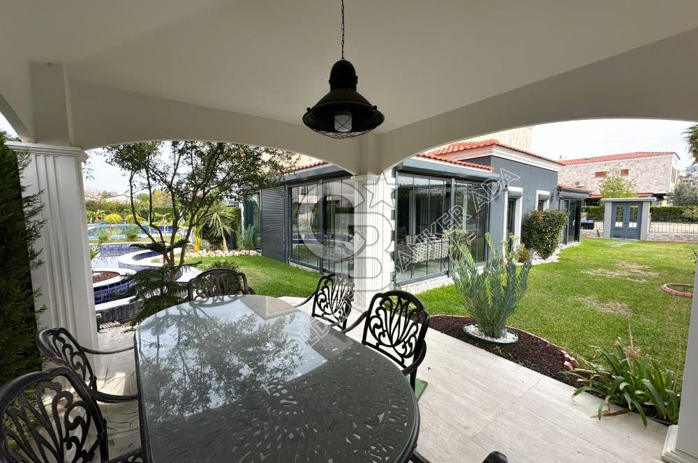 KARAOVA’DA STORIA AKDENİZ EVLERİNDE KÖŞE KONUMLU BÜYÜK BAHÇELİ VİLLA