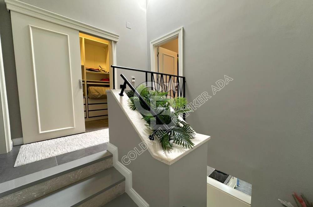 KARAOVA’DA STORIA AKDENİZ EVLERİNDE KÖŞE KONUMLU BÜYÜK BAHÇELİ VİLLA