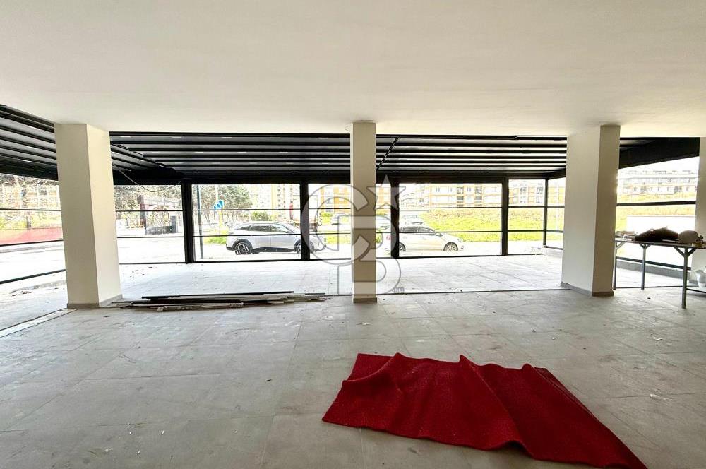 BEYLİKDÜZÜ KAVAKLI MAH.OĞUZHAN CAD.ÜZERİNDE SATILIK KÖŞE DÜKKAN